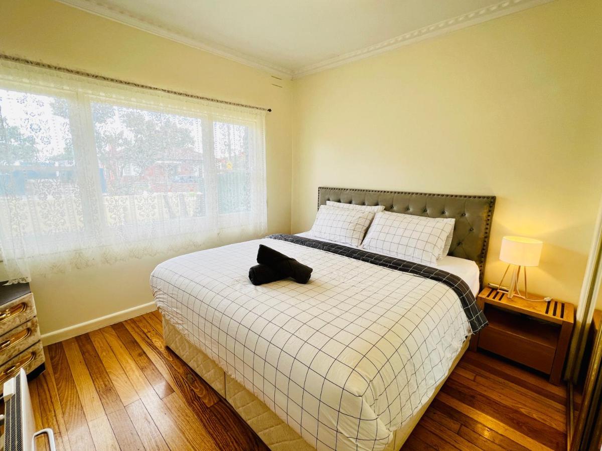 Cosy 4Br Home 15 Minutes Away From Melbourne Airport St Albans Kültér fotó