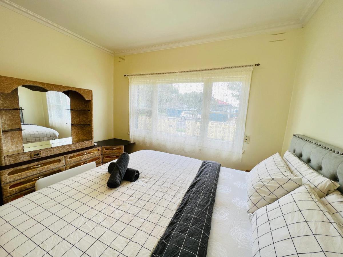 Cosy 4Br Home 15 Minutes Away From Melbourne Airport St Albans Kültér fotó