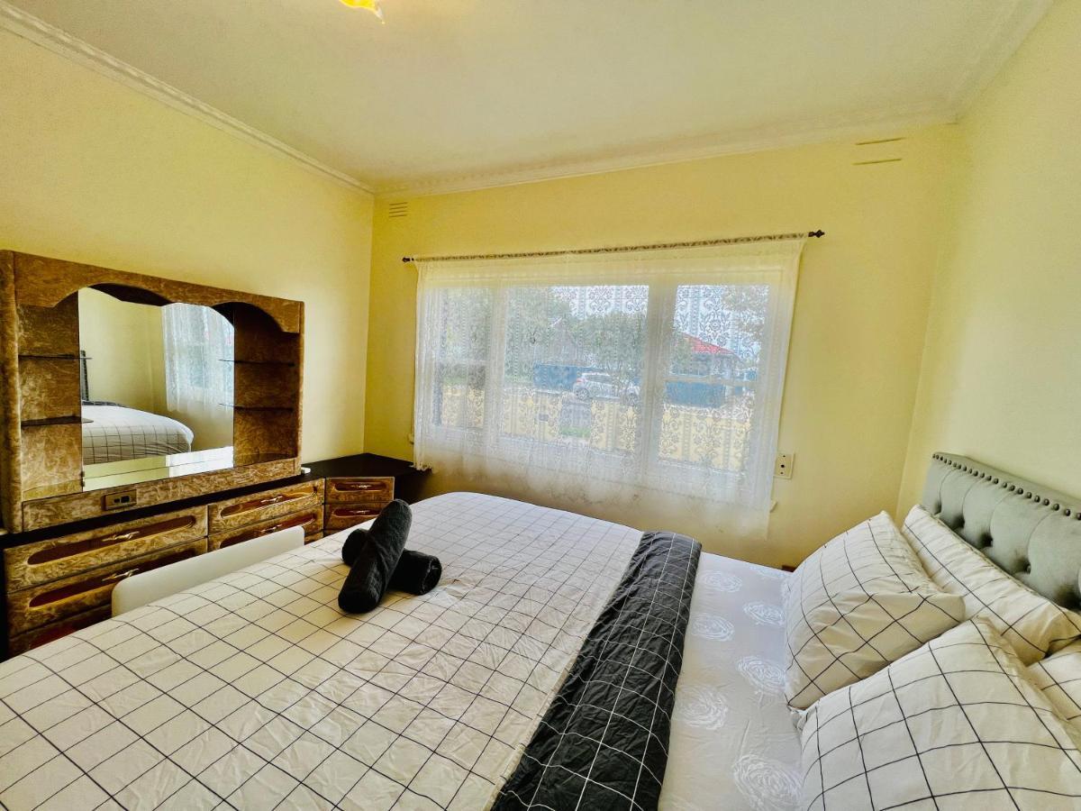 Cosy 4Br Home 15 Minutes Away From Melbourne Airport St Albans Kültér fotó